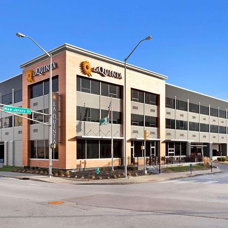 La Quinta Inn & Suites By Wyndham Indianapolis Downtown Exterior photo